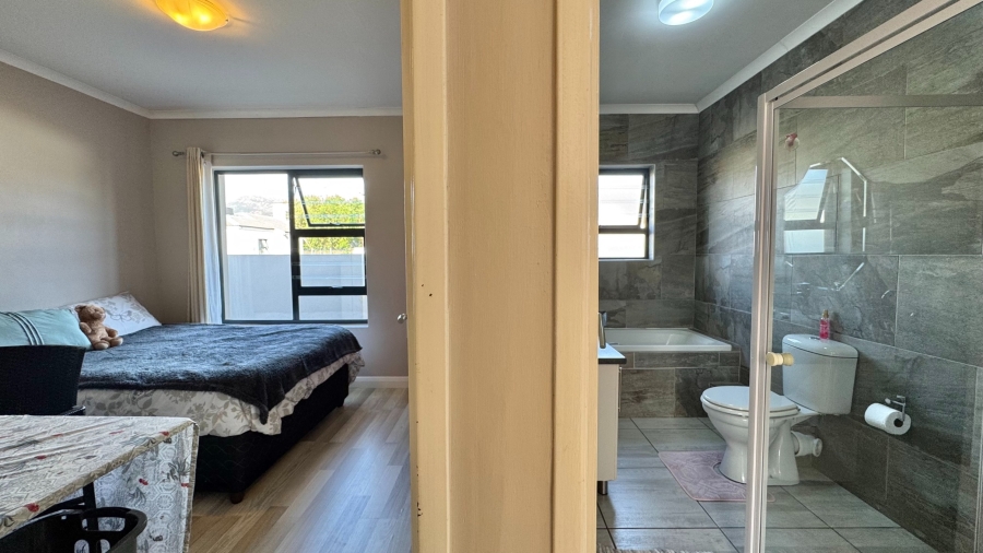3 Bedroom Property for Sale in Fairview Eastern Cape